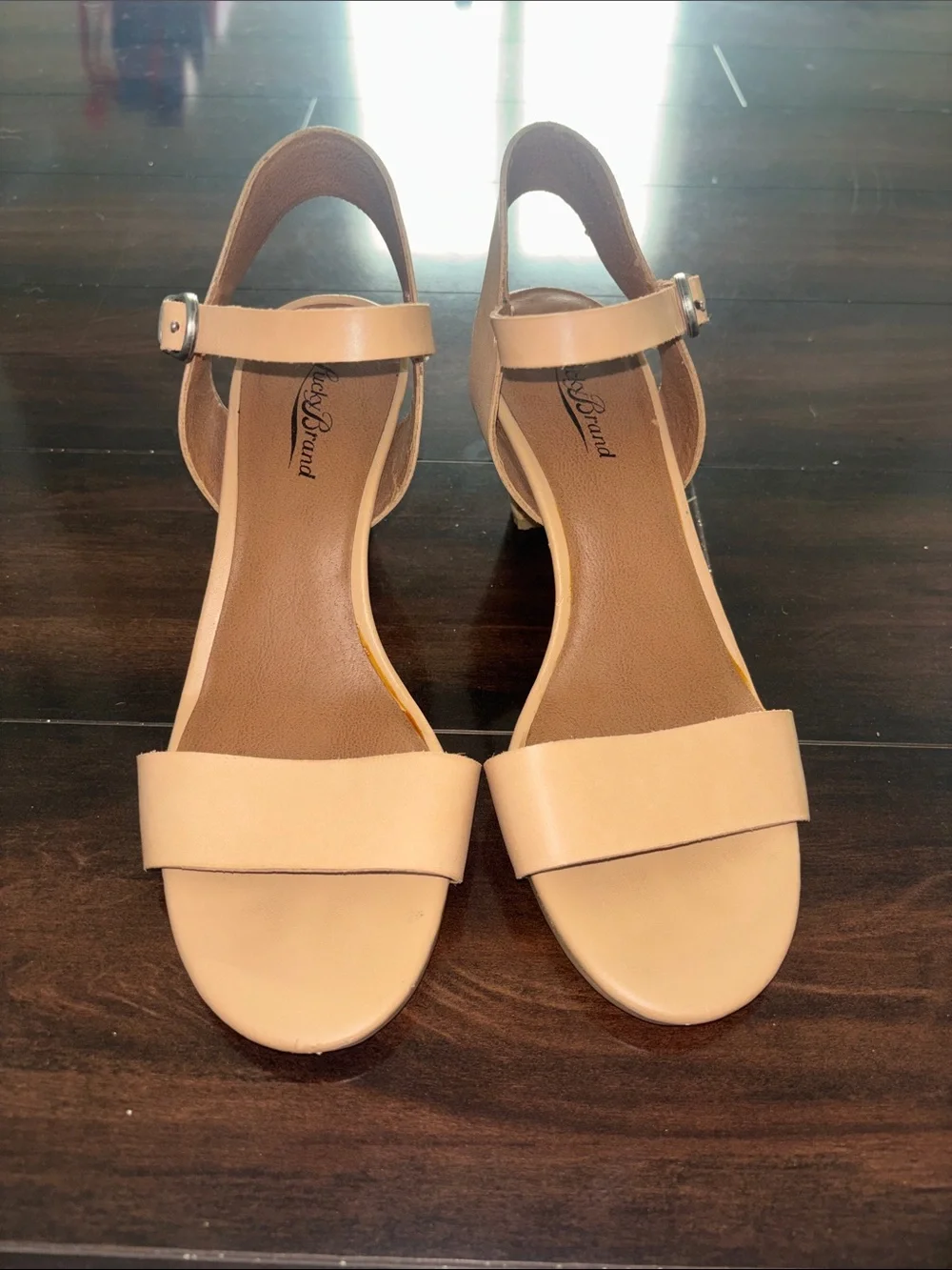 Lucky Brand Nude Low Block Heel Leather Sandal - Classic Open Toe - Picture 3 of 7